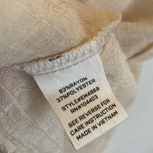 (A11) E&M Inverted knot tie front shortsleeved cream top, Size Large, NWT - Picture 5 of 6